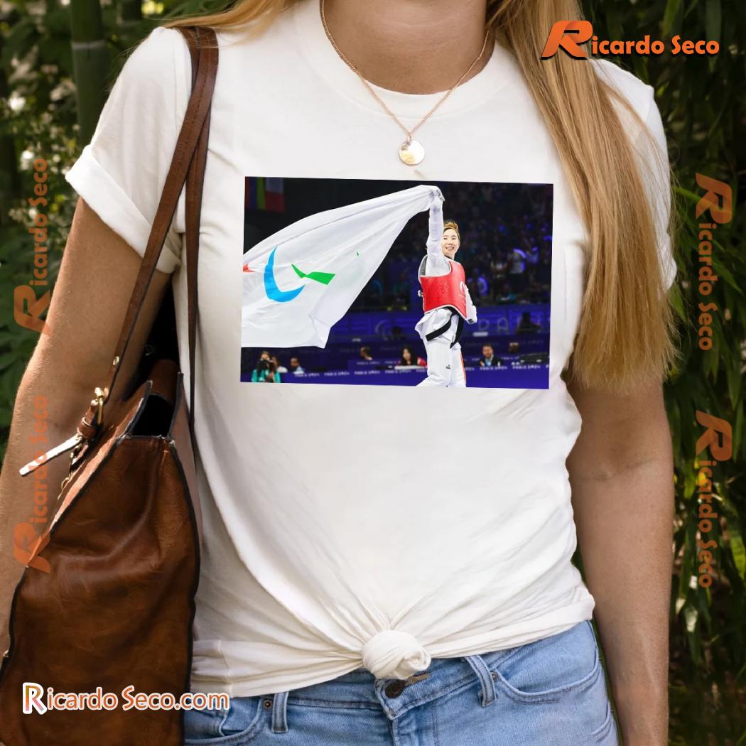 Paris 2024 Paralympic Games Zakia Khudadadi First Refugee Paralympic Team Medallist Graphic Unisex T-shirt, Classic Ladies Shirt b Paris 2024 Paralympic Games Zakia Khudadadi First Refugee Paralympic Team Medallist Graphic Unisex T-shirt, Classic Ladies Shirt b