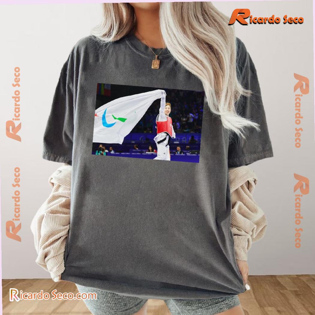 Paris 2024 Paralympic Games Zakia Khudadadi First Refugee Paralympic Team Medallist Graphic Unisex T-shirt, Classic Ladies Shirt Paris 2024 Paralympic Games Zakia Khudadadi First Refugee Paralympic Team Medallist Graphic Unisex T-shirt, Classic Ladies Shirt