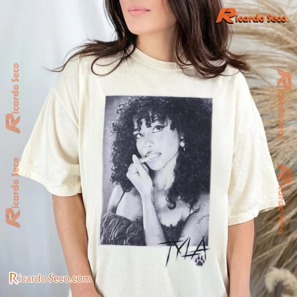 Tyla Portrait & Paw Graphic Vintage Gift For Fan Unisex T-shirt, V-neck Ladies