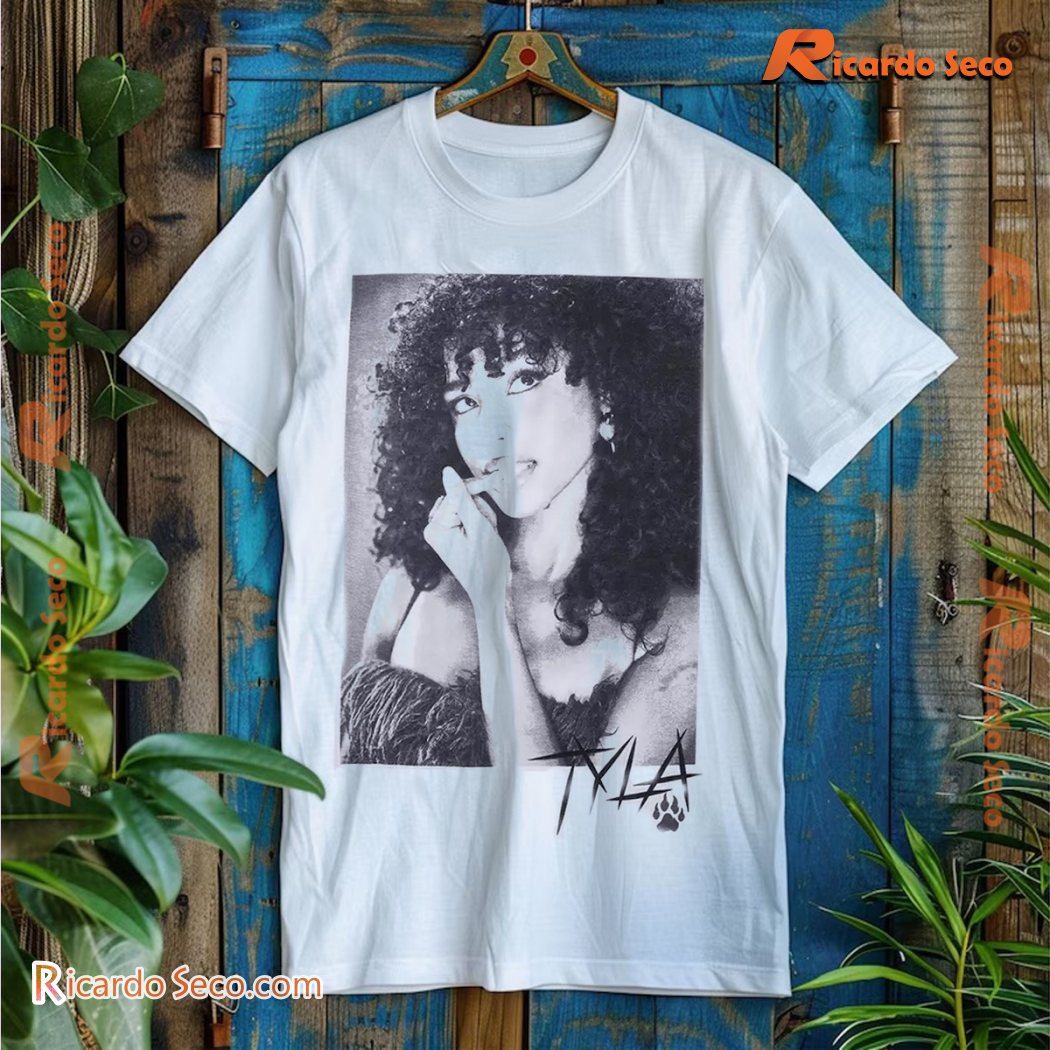 Tyla Portrait & Paw Graphic Vintage Gift For Fan Unisex T-shirt, V-neck Ladies a