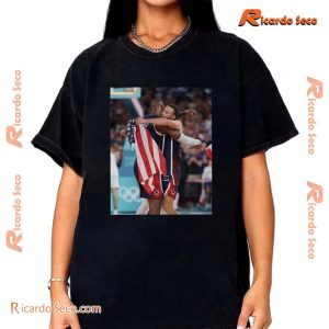 Usa Men’s Basketball Team Lebron James X Steph Curry Hug Graphic T-shirt, V-neck Ladies a