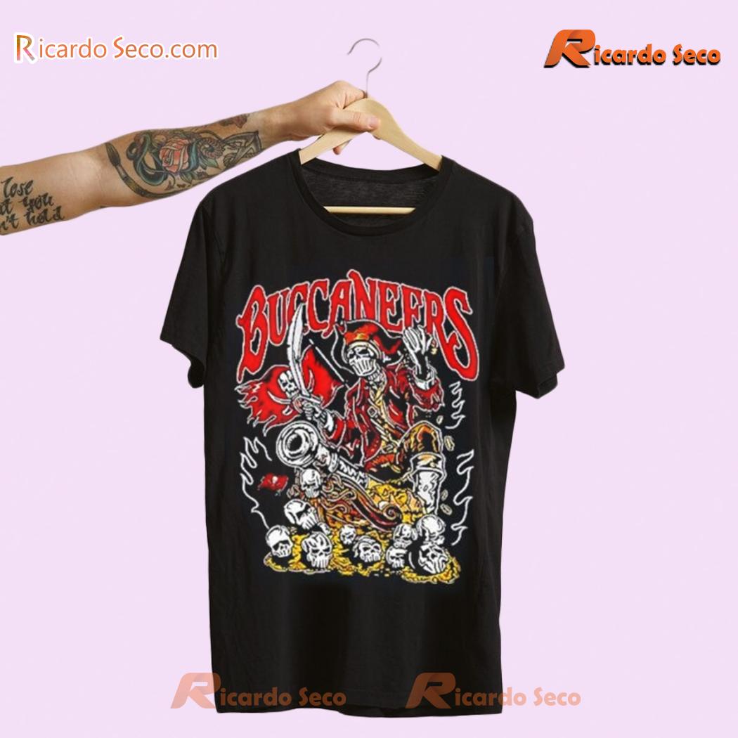 WL X Tampa Bay Buccaneers Gift For Fan Graphic Unisex T-shirt, Classic Men Shirt WL X Tampa Bay Buccaneers Gift For Fan Graphic Unisex T-shirt, Classic Men Shirt