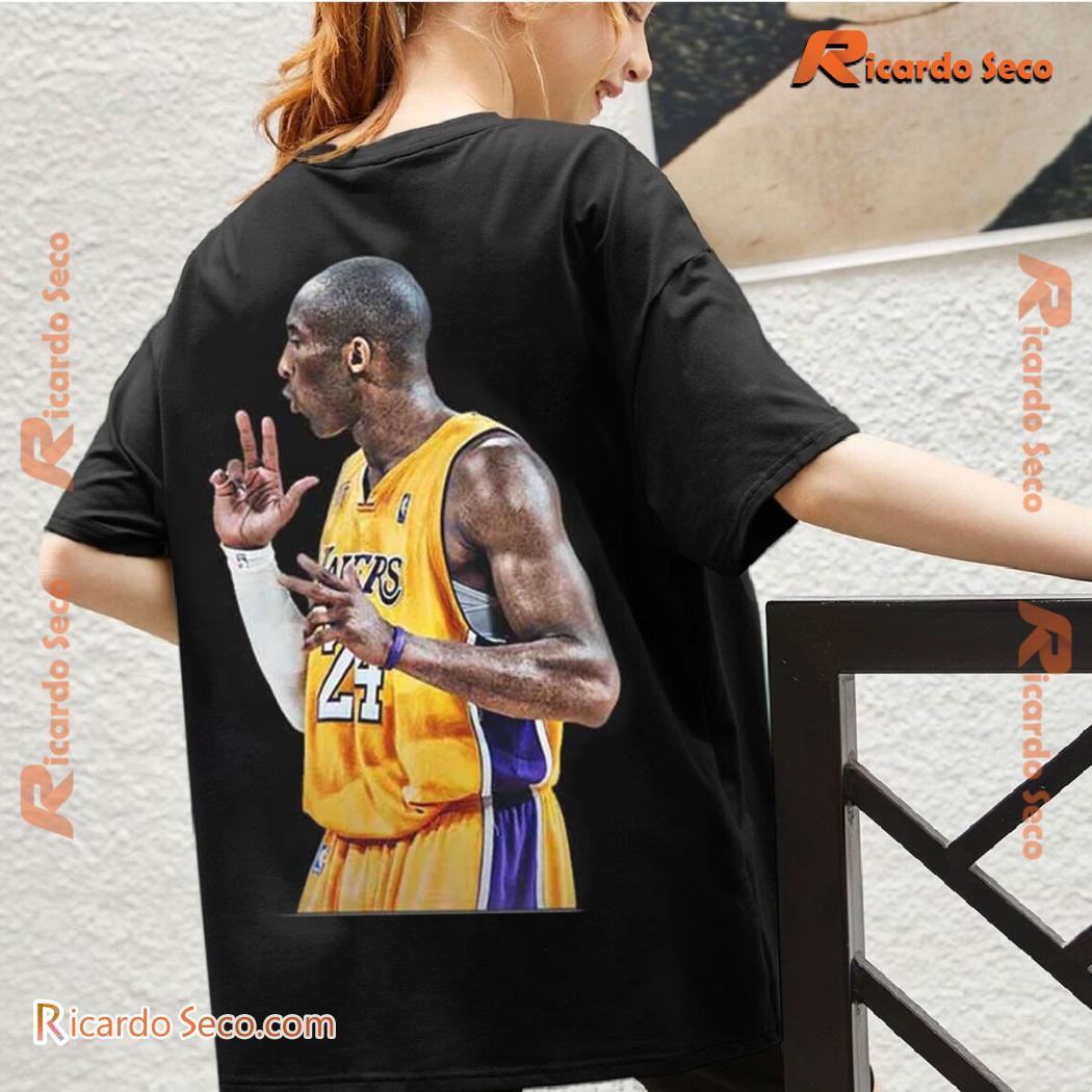 NBA Los Angeles Lakers Basketball Star Kobe Bryant #24 Photo Printed Unisex T-shirt x NBA Los Angeles Lakers Basketball Star Kobe Bryant #24 Photo Printed Unisex T-shirt x