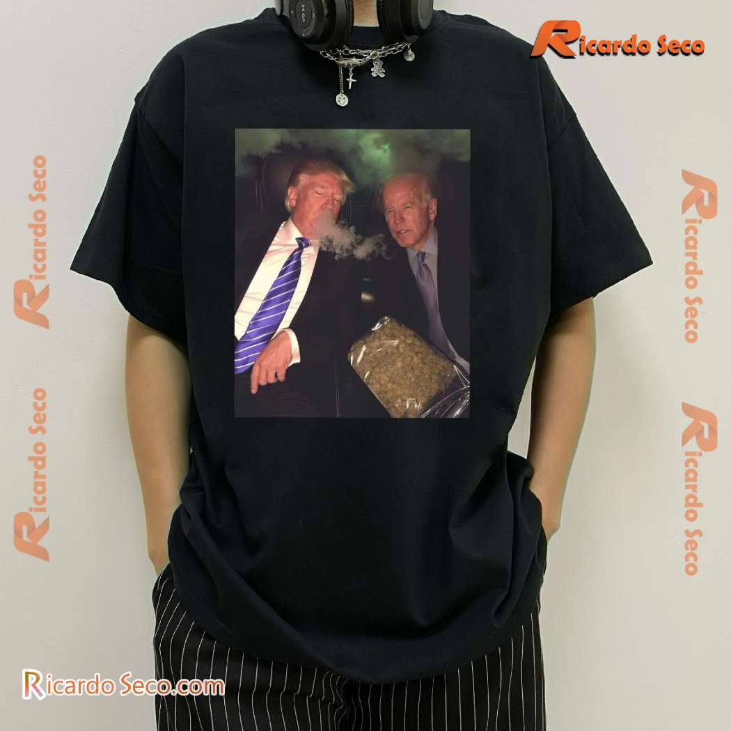 Donald Trump And Biden Are In The Car Graphic Unisex T-shirt zQCVkOS