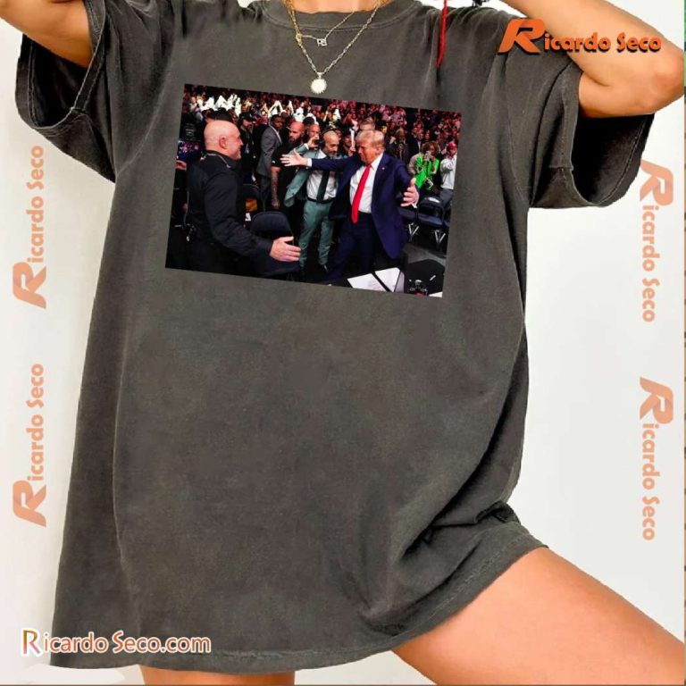 Donald Trump Hug Joe Rogan Graphic Unisex T-shirt-a N8gYfxX