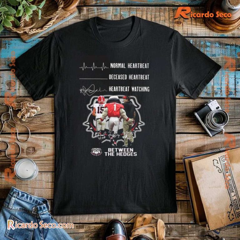 Heartbeat Watching Georgia Bulldogs 2025 Bet Ween The Hedges Graphic Unisex T-shirt hOueqKz