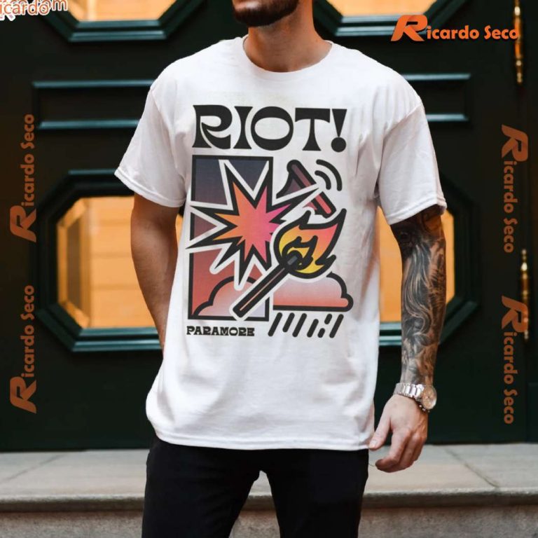 Paramore Riot Album Celebrating 25 Years Of Fueled By Ramen Classic Men Shirt NOrem8V