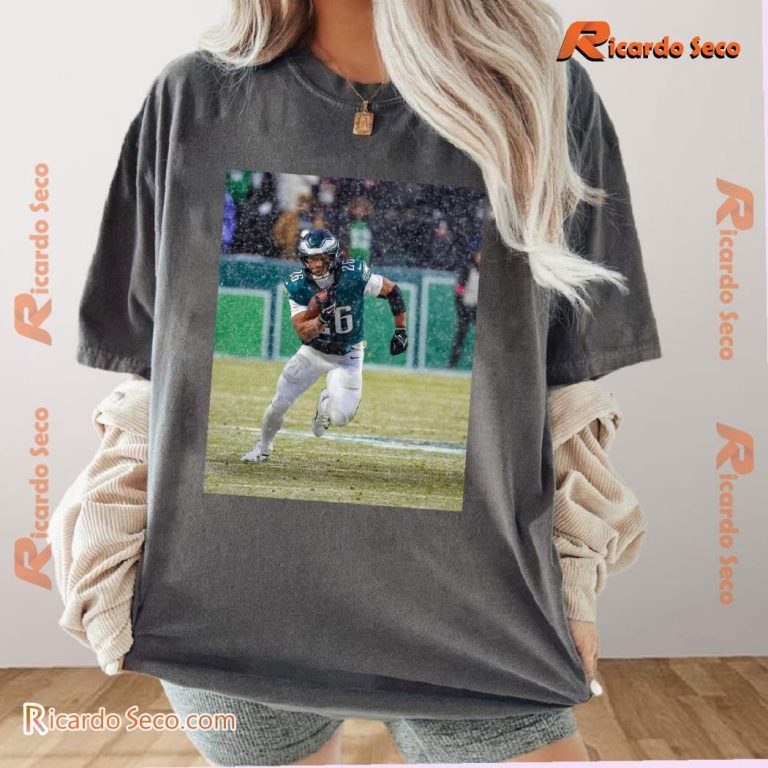 Philadelphia Eagles Saquon Barkley In The Snow Classic Men Shirt csve684