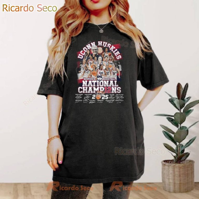 UConn Huskies 2025 NCAA Womens Basketball Champions 12x Signatures T-shirt-b ciatnm0