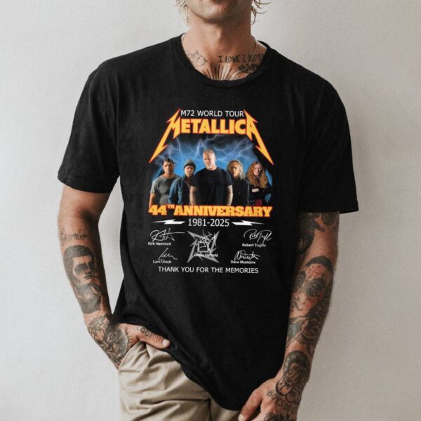 Metallica 44th Anniversary 1981-2025 T-shirt. Mug-a CFUATlY